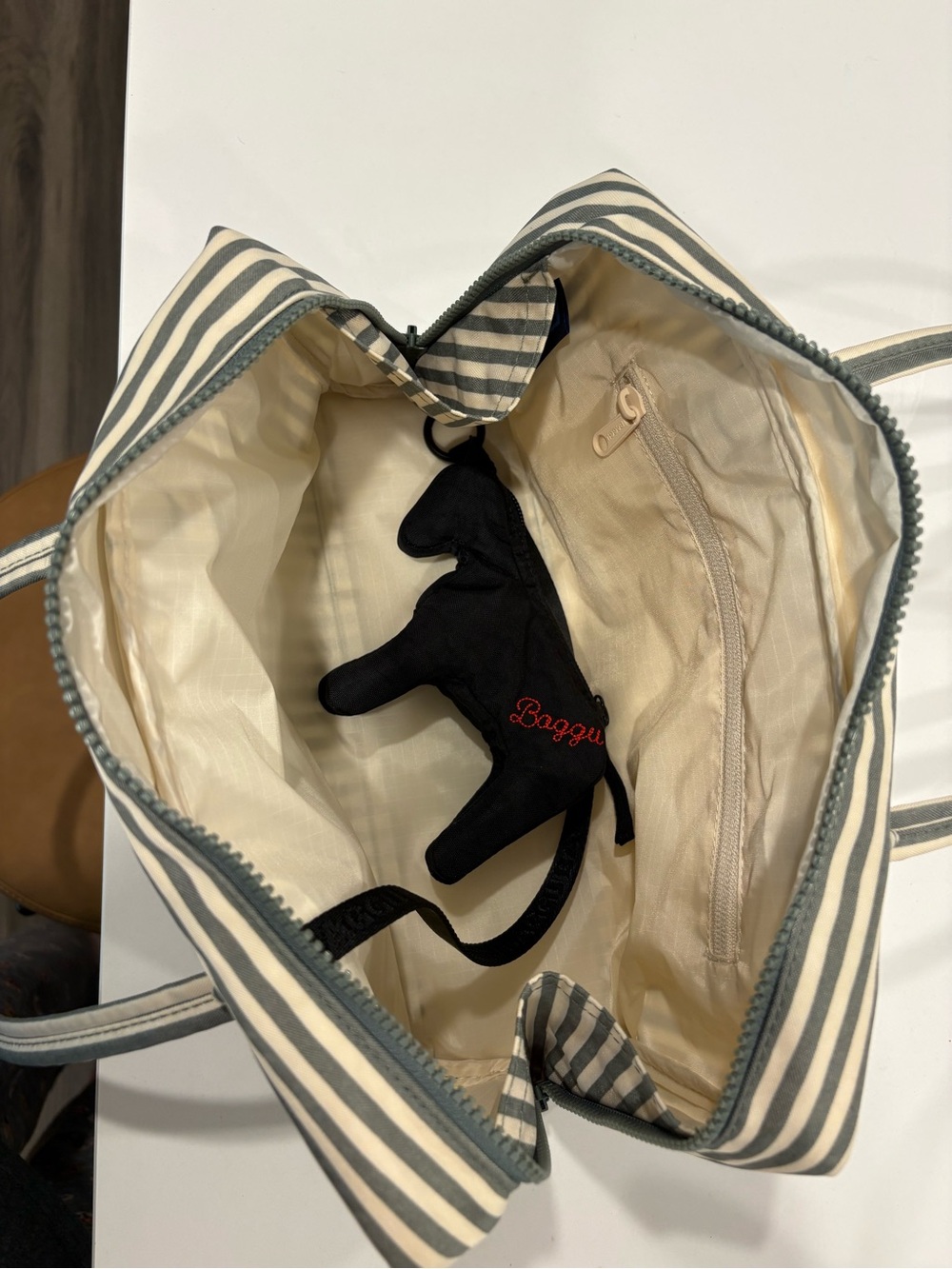 Baggu Nylon Bowler Bag With Horse Charm - Picture 4 of 5